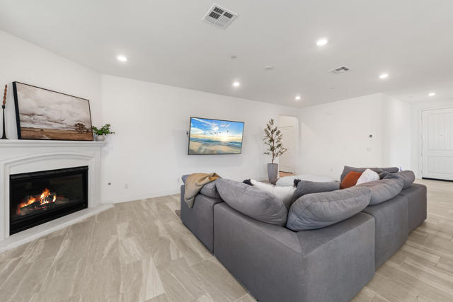 Image 5 of 44 For 40161 Padova Drive