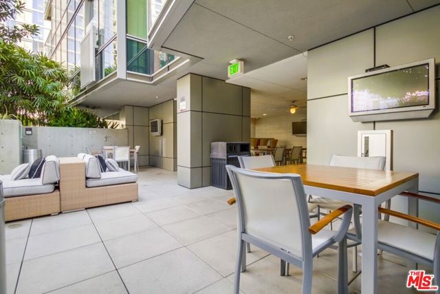 1155 S Grand Avenue, Los Angeles CA: https://media.crmls.org/mediaz/d6032f4a-1464-4b87-b7eb-920c09cc08ea.jpg