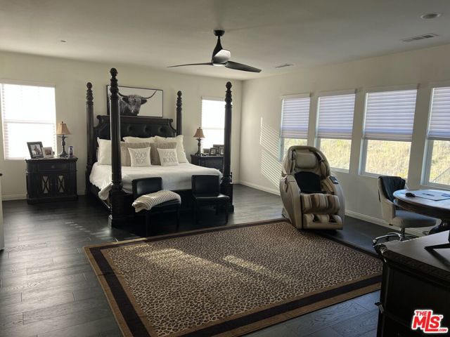 22379 Driftwood Court, Santa Clarita CA: https://media.crmls.org/mediaz/d603add0-946d-4fb5-837f-79b262efc718.jpg