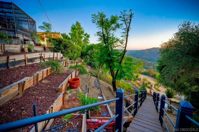 2064 Santa Margarita Dr., Fallbrook CA: https://media.crmls.org/mediaz/d603bed7-3279-4cc7-b424-3673622c2449.jpg