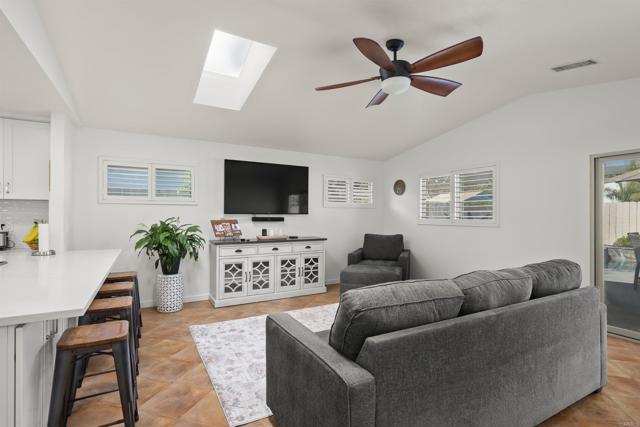 10347 WOODROSE AVE, Santee CA: https://media.crmls.org/mediaz/d603f5f5-b55a-45ea-9b32-a914ca1cb96a.jpg