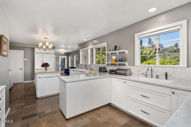 Detail Gallery Image 12 of 40 For 200 Fern Dr, Pasadena,  CA 91105 - 5 Beds | 6/2 Baths
