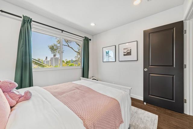 851 Peary Lane, Foster City CA: https://media.crmls.org/mediaz/d6044283-6f2d-4219-8150-8da1fafc40f6.jpg