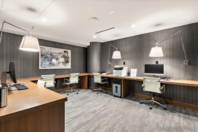 888 W E Street, San Diego CA: https://media.crmls.org/mediaz/d60451ef-7a5e-4fda-97bc-1e8ea067aa4b.jpg