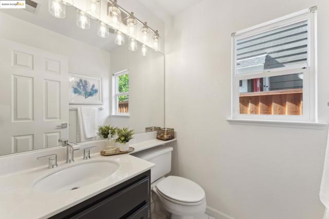 102 Waterview Dr, Richmond CA: https://media.crmls.org/mediaz/d60564d4-d62c-4555-8612-25139ee07ff8.jpg