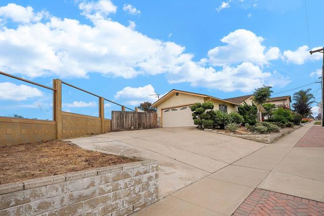 945 Nacion Avenue, Chula Vista CA: https://media.crmls.org/mediaz/d6062f5c-dea2-4865-a13d-a4ad4350b4f6.jpg