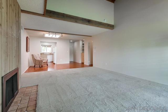 1976 Fairway Circle, San Marcos CA: https://media.crmls.org/mediaz/d6063062-2ce5-4ba7-9d74-817e825b02f0.jpg