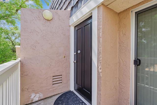 675 Sharon Park Dr, Menlo Park CA: https://media.crmls.org/mediaz/d606480f-f69a-41b5-be55-3fdcda9eb148.jpg