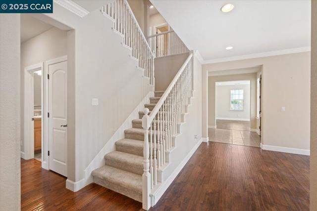2901 Embleton Ln, San Ramon CA: https://media.crmls.org/mediaz/d6066a07-5e08-4faa-b507-12065932ceb7.jpg