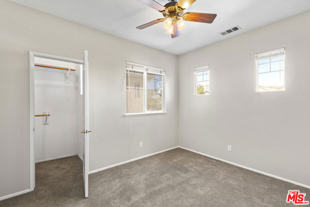 30319 Cedar Oak Lane, Castaic CA: https://media.crmls.org/mediaz/d60685b8-92bb-4f54-83e8-ff424233a297.jpg