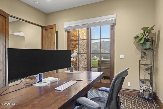 82 Queens Garden Drive, Thousand Oaks CA: https://media.crmls.org/mediaz/d606879b-38ff-42bc-8fbb-048d4afa0928.jpg