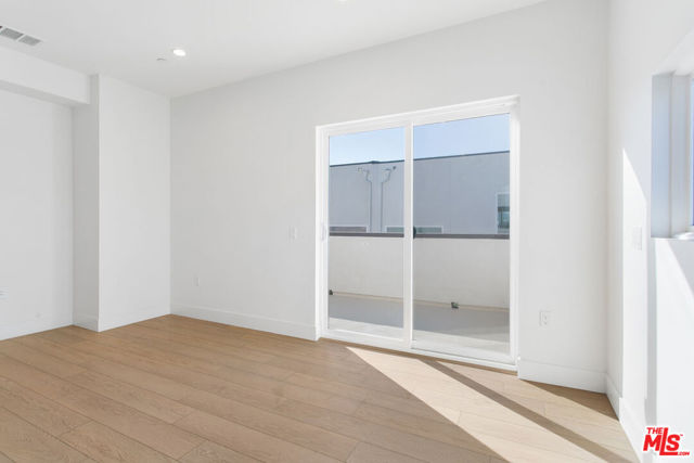 11220 Victory Boulevard, North Hollywood CA: https://media.crmls.org/mediaz/d606a255-e534-4389-b584-fe5a2b7da04c.jpg
