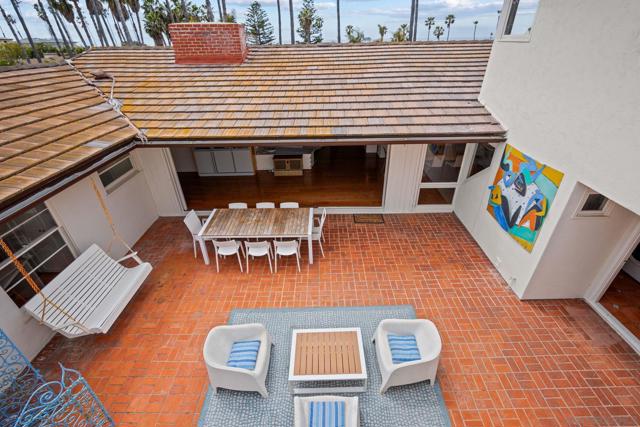 6423 Avenida Cresta, La Jolla CA: https://media.crmls.org/mediaz/d60737a5-495f-404d-9a3c-cbe0107727f3.jpg