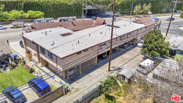 4600 Sawtelle Boulevard, Los Angeles CA: https://media.crmls.org/mediaz/d608b923-631c-462d-941d-d5088032ff8b.jpg