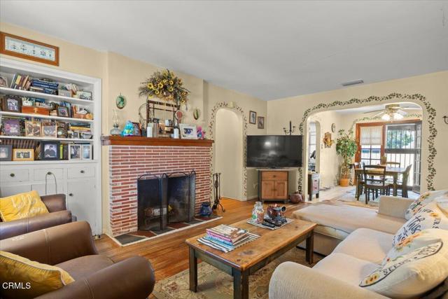 247 Douglas Avenue, Oxnard CA: https://media.crmls.org/mediaz/d608ec89-3411-4927-adf4-7c7baeadcde4.jpg