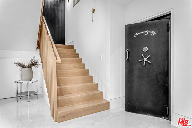 17228 Otsego Street, Encino CA: https://media.crmls.org/mediaz/d609c33c-b92a-41c3-aee9-7a13c688be11.jpg