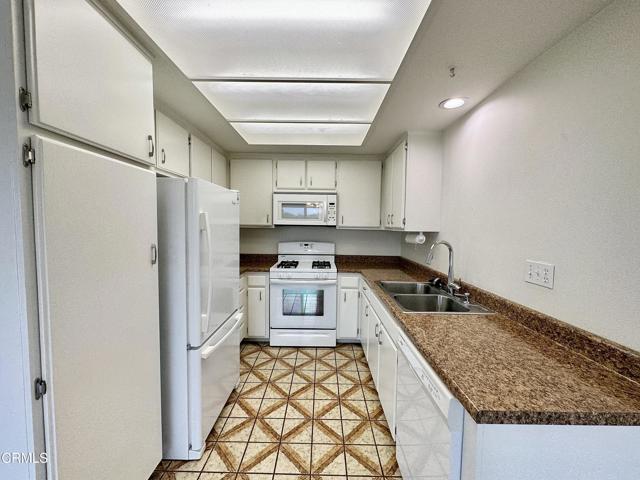 4911 Catamaran Street, Oxnard CA: https://media.crmls.org/mediaz/d60a1792-1393-4ae7-b48d-863bc4fc1a54.jpg