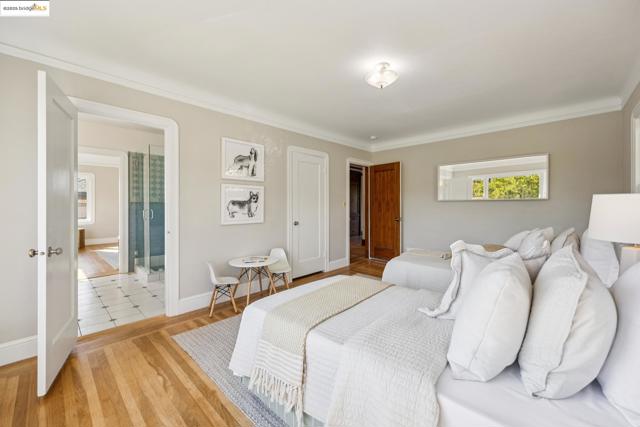 700 Longridge Rd, Oakland CA: https://media.crmls.org/mediaz/d60a3131-fd0d-4a31-8997-4a539cfb45ab.jpg