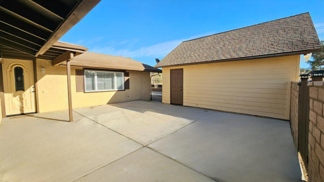 8199 Palomar Avenue, Yucca Valley CA: https://media.crmls.org/mediaz/d60a38c4-03d7-4b8b-8667-98cb06a5a2bc.jpg