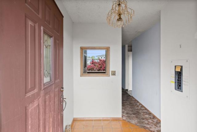 3705 Encline Way, Belmont CA: https://media.crmls.org/mediaz/d60a6ec6-6b08-4fcc-93ab-291b41cb0ee8.jpg