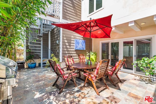 219 2nd Street, Hermosa Beach CA: https://media.crmls.org/mediaz/d60b8dab-b24d-4bfe-bd0c-60953f3a397a.jpg