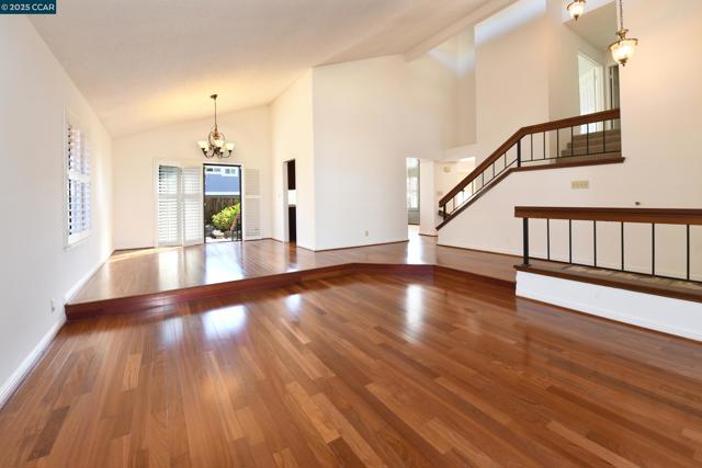 319 Oak Glen Ct, Martinez CA: https://media.crmls.org/mediaz/d60bd83d-9abc-4995-b0bc-6830092ce810.jpg