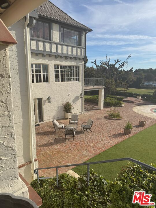 543 Perugia Way, Los Angeles CA: https://media.crmls.org/mediaz/d60c1407-552d-4ce5-83f3-cc2f1fc6def6.jpg
