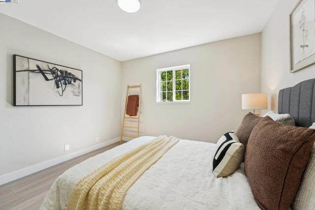 431 Alameda De Las Pulgas, Redwood City CA: https://media.crmls.org/mediaz/d60c6a26-3d7d-4923-8058-cd17fa42b553.jpg