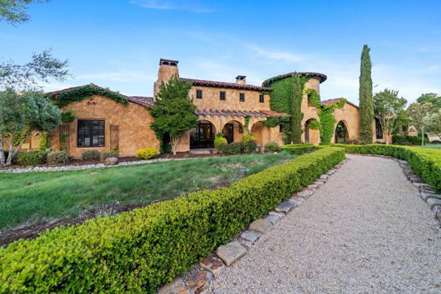 12220 Heritage Way, Gilroy CA: https://media.crmls.org/mediaz/d60cab64-8124-4733-bc75-b91663721dee.jpg