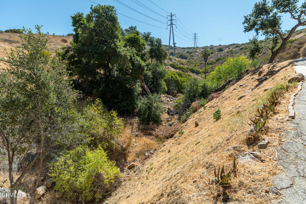 https://media.crmls.org/mediaz/d60cc44d-0379-411f-8e4a-1a25711a4cc4.jpg?preset=X-Large