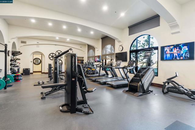 22 W Hill Way, Orinda CA: https://media.crmls.org/mediaz/d60cdfdc-46fd-4c0b-bb51-12ffaf17613b.jpg