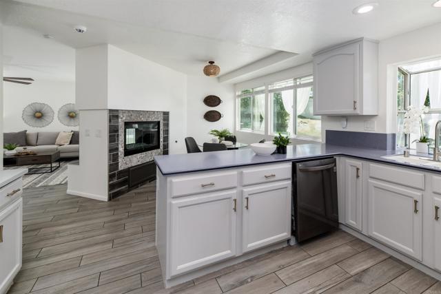 42059 Avenida Vista Ladera, Temecula CA: https://media.crmls.org/mediaz/d60d1724-5035-489b-aa94-b07c15770a15.jpg