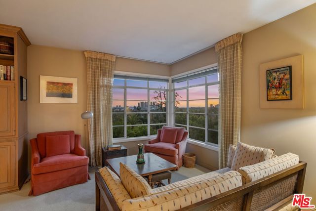 1114 Schuyler Road, Beverly Hills CA: https://media.crmls.org/mediaz/d60d4150-1a44-48ff-8ffd-87bbc3233e71.jpg