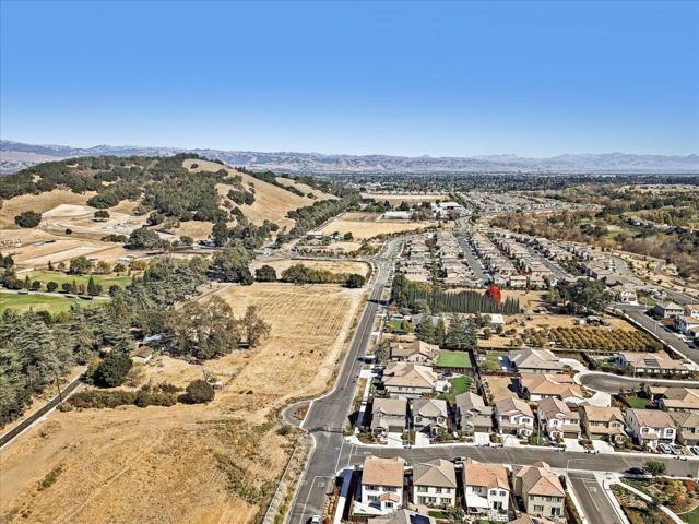 2740 Hecker Pass Road, Gilroy CA: https://media.crmls.org/mediaz/d60d4d11-a02a-4104-bc59-490909727629.jpg