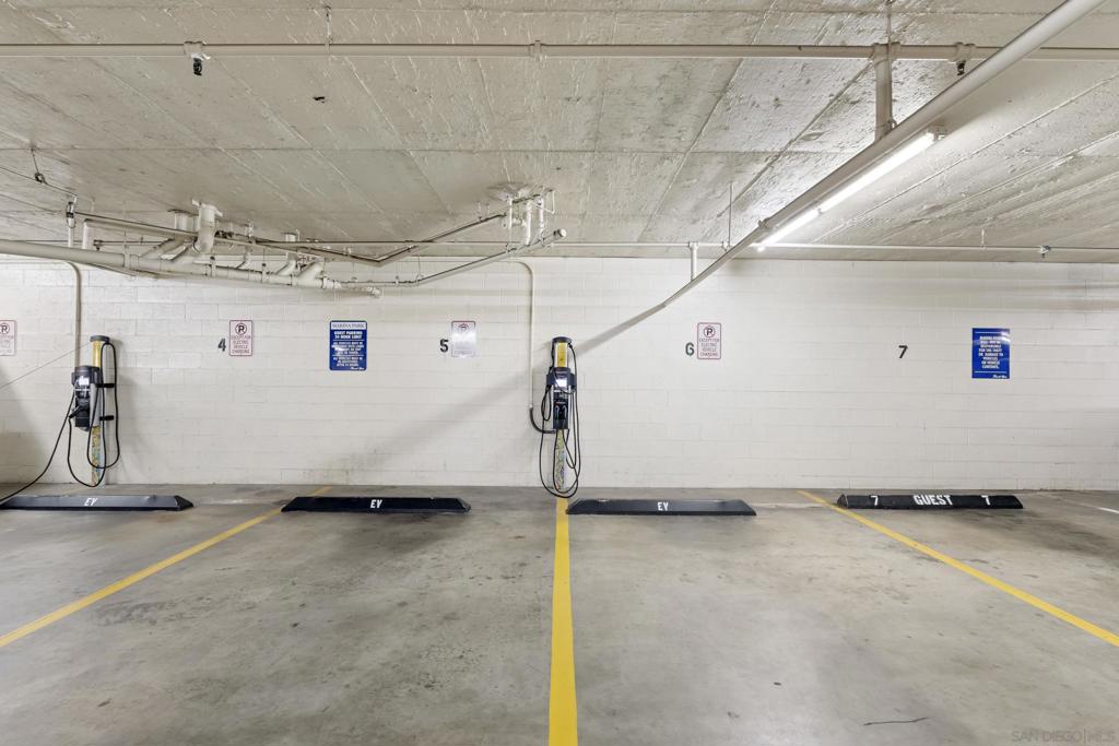 https://media.crmls.org/mediaz/d60eb2b7-291f-4b84-b402-de823ff145e3.jpg?preset=X-Large
