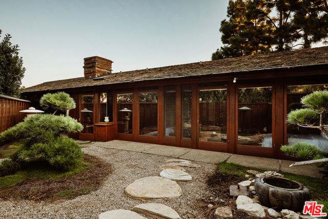 8 Sea Cove Drive, Rancho Palos Verdes CA: https://media.crmls.org/mediaz/d60ed424-c9da-4e50-aa10-eb2e759e7504.jpg
