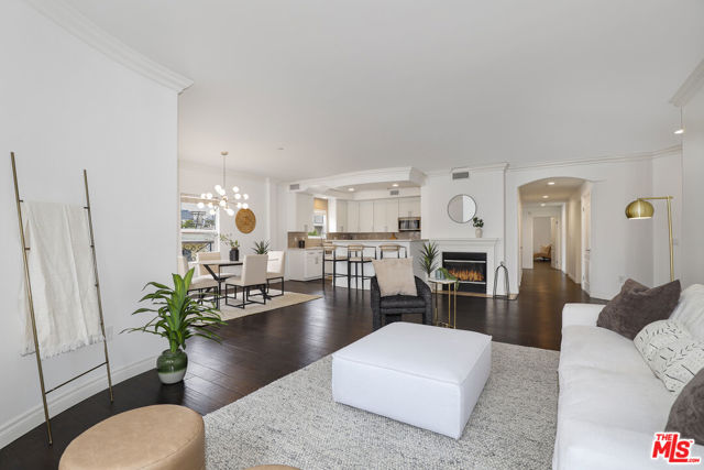 1862 S Bentley Avenue, Los Angeles CA: https://media.crmls.org/mediaz/d60f314d-a4ef-43bf-9e7e-c80f8c1021db.jpg