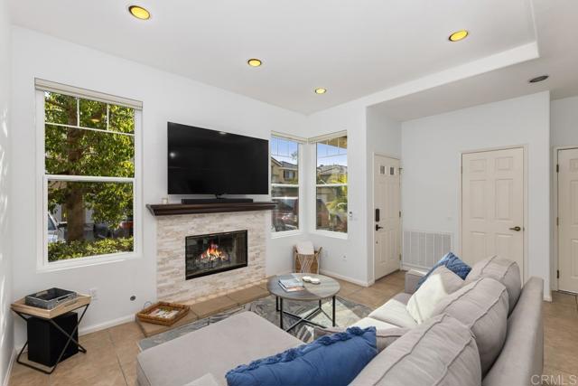 Detail Gallery Image 9 of 39 For 12415 Ruette Alliante, San Diego,  CA 92130 - 4 Beds | 2/1 Baths