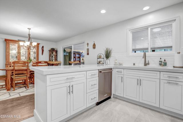 103 W Janss Road, Thousand Oaks CA: https://media.crmls.org/mediaz/d60ff07d-d506-42ec-9225-350e4b256916.jpg
