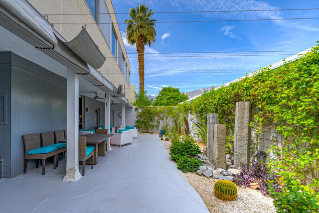 477 Desert Lakes Drive, Palm Springs CA: https://media.crmls.org/mediaz/d6102c68-6a40-4ef4-9569-d76affa9c75c.jpg
