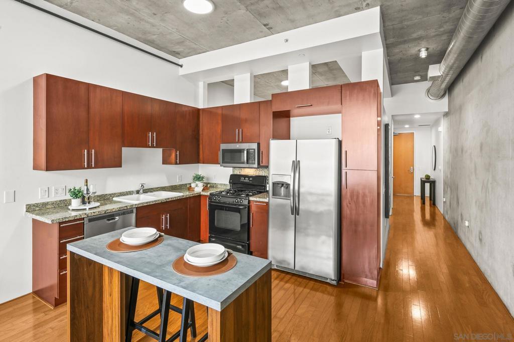 1025 Island - photo 9