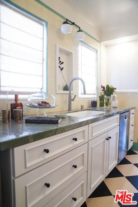 1143 S Rimpau Boulevard, Los Angeles CA: https://media.crmls.org/mediaz/d610aac3-d3ac-410d-b79c-d03174458de3.jpg