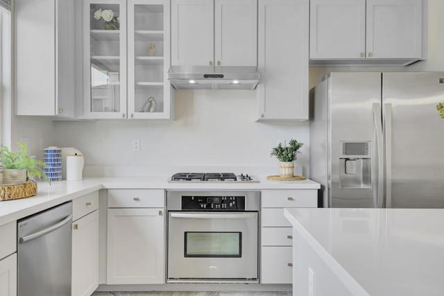308 Whidbey Lane, Redwood City CA: https://media.crmls.org/mediaz/d610e658-d6ff-4ff5-a163-7928c616832c.jpg