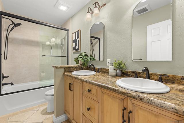 1510 Orangeview Dr, Encinitas CA: https://media.crmls.org/mediaz/d611bd3e-541d-405d-b4ae-829ace23b7d4.jpg