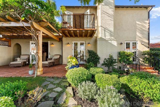 7725 Whitefield Pl, La Jolla CA: https://media.crmls.org/mediaz/d611f7b0-fe4e-4841-b078-6c413c987ec5.jpg