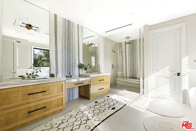 6310 Mirror Lake Drive, Los Angeles CA: https://media.crmls.org/mediaz/d6122635-5442-45ad-8d0a-90b150d83cb7.jpg