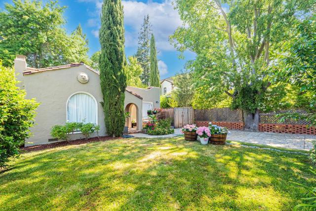 766 Nash Avenue, Menlo Park CA: https://media.crmls.org/mediaz/d6132eb5-ffc3-4038-999b-88ecd65ddcfc.jpg