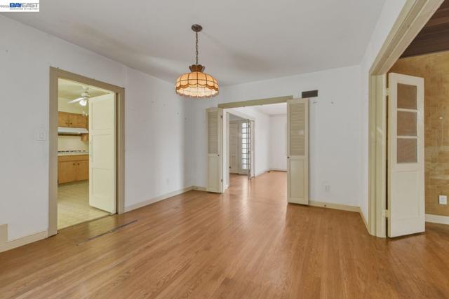 3890 Serrano St, Martinez CA: https://media.crmls.org/mediaz/d6137006-1100-4e20-87ac-3eb278a3894c.jpg