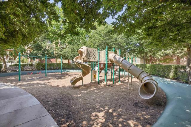 49199 Honeysuckle Ter, Fremont CA: https://media.crmls.org/mediaz/d6137b9f-a4b5-4296-9621-13d3a6d97060.jpg