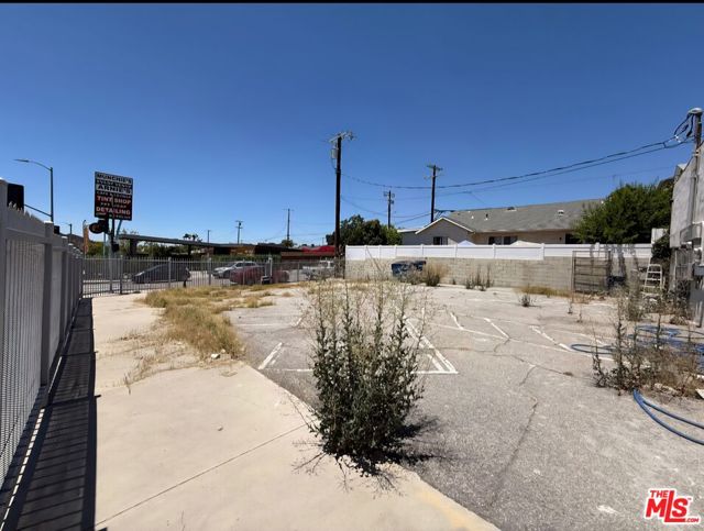 Image 4 of 14 For 6855 Foothill Boulevard